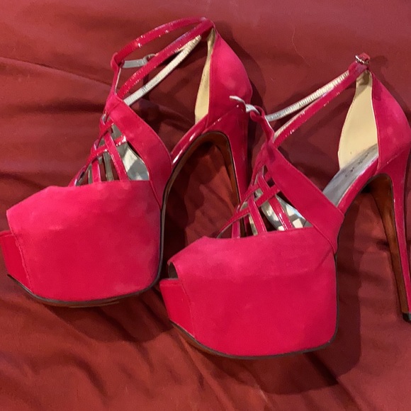 NWT Crisscross front - Picture 2 of 3